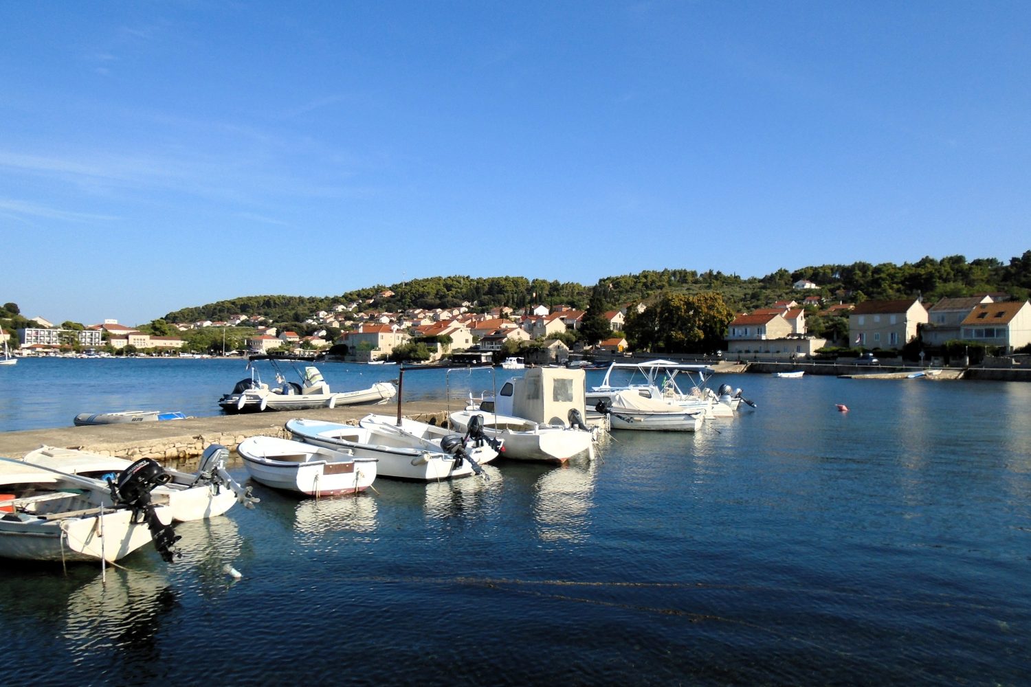 Prvi Žal beach in front of Lumbarda Resort — marina and beach bar