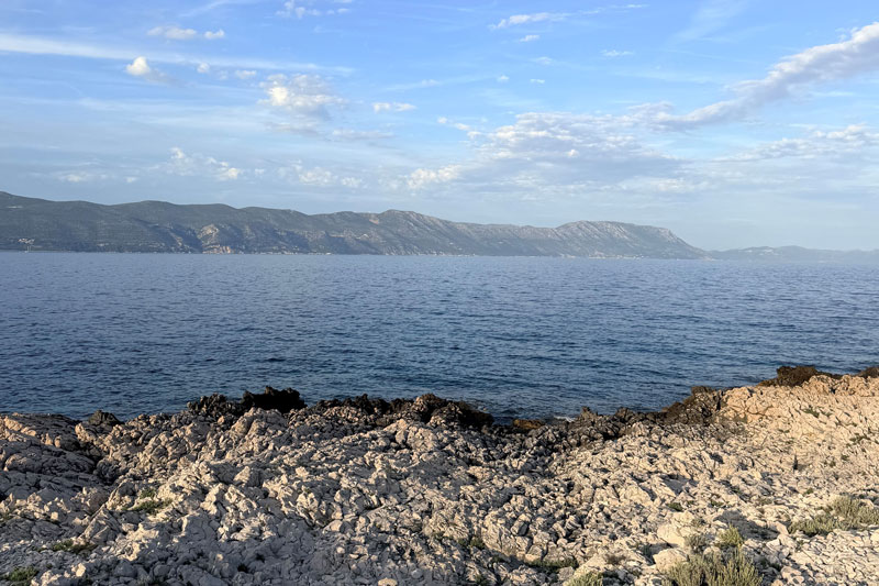 Raznjič rocky beach Lumbarda — crystal clear water perfect for snorkelling